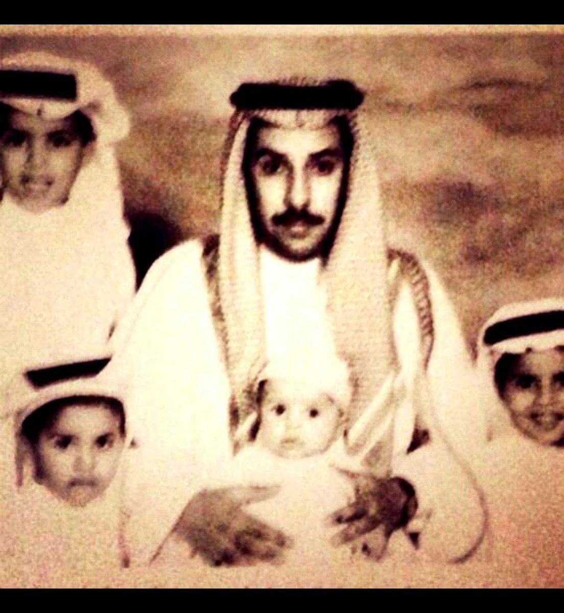 00alkhaldi00's tweet photo. الأب هو الأمان والسند، هو دعاء العمر وسبب العزّة بعد الله. أحسنوا تربيتنا وزرعوا فينا القيم المثلى  ورعو الله فينا حق رعايته . اللهم احفظ آباءنا وأطِل في أعمارهم على طاعتك، وارحم من رحل منهم واغفر لهم ووسع قبورهم. كل عام وآباؤنا تاج على رؤوسنا ❤️✨
#يوم_الأب https://t.co/PghIGU4Mxu
