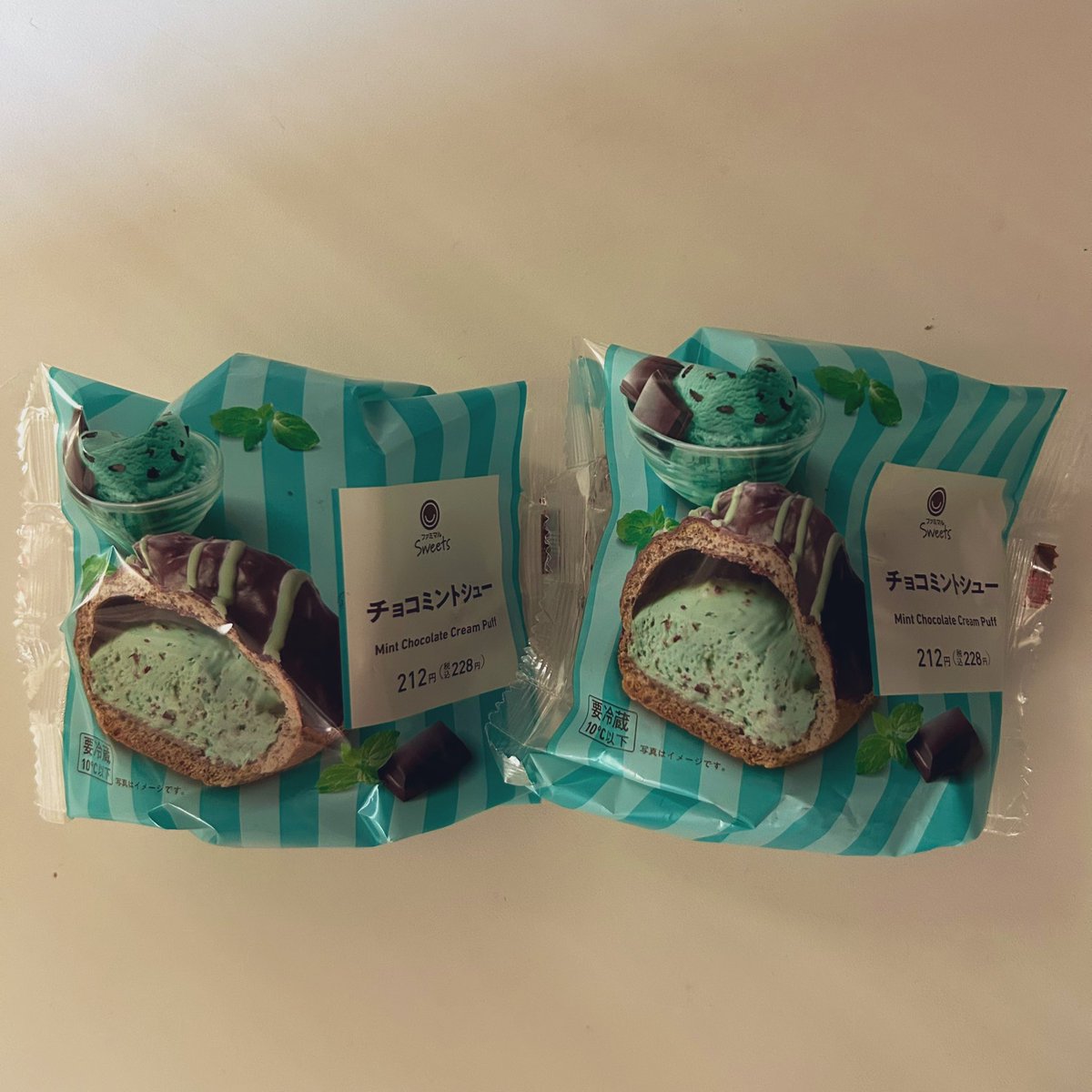 ファミマがチョコミン党パラダイスに…！
※でもガリガリ君チョコミントはなかった😭

何から制覇していいのか分からないけど、ひとまずチョコミントシューから。

#チョコミント党 #ファミマのチョコミント2025