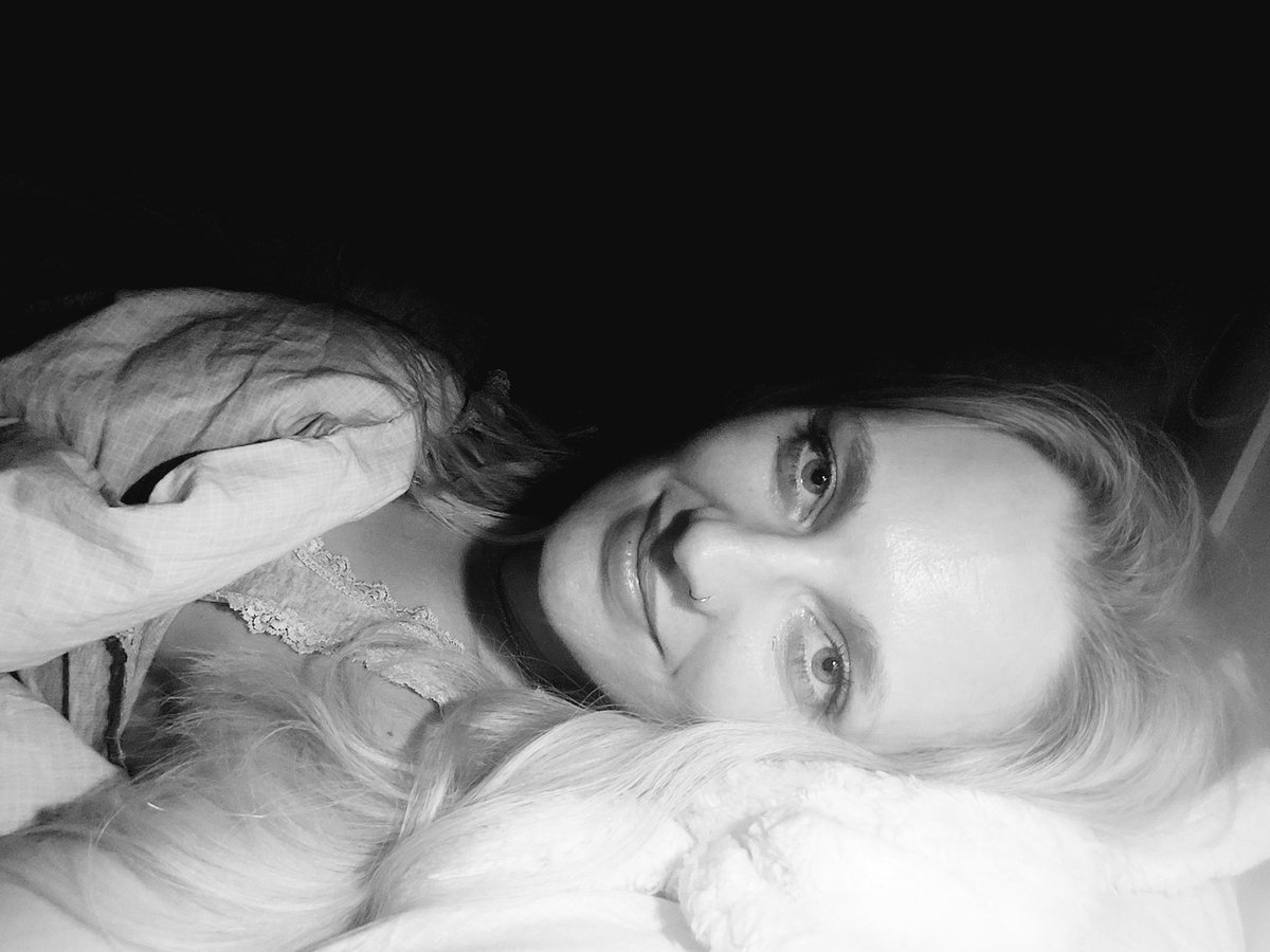 curie_julie's tweet image. Good morning Zusammen! 
Muss ich wirklich aufstehen? 😔
Habt nen wundervollen Sonntag und passt auf euch auf! 
🩶 
#perfektunperfekt 
#imperfectperfect 
#mood
#Sunday 
#sendLove