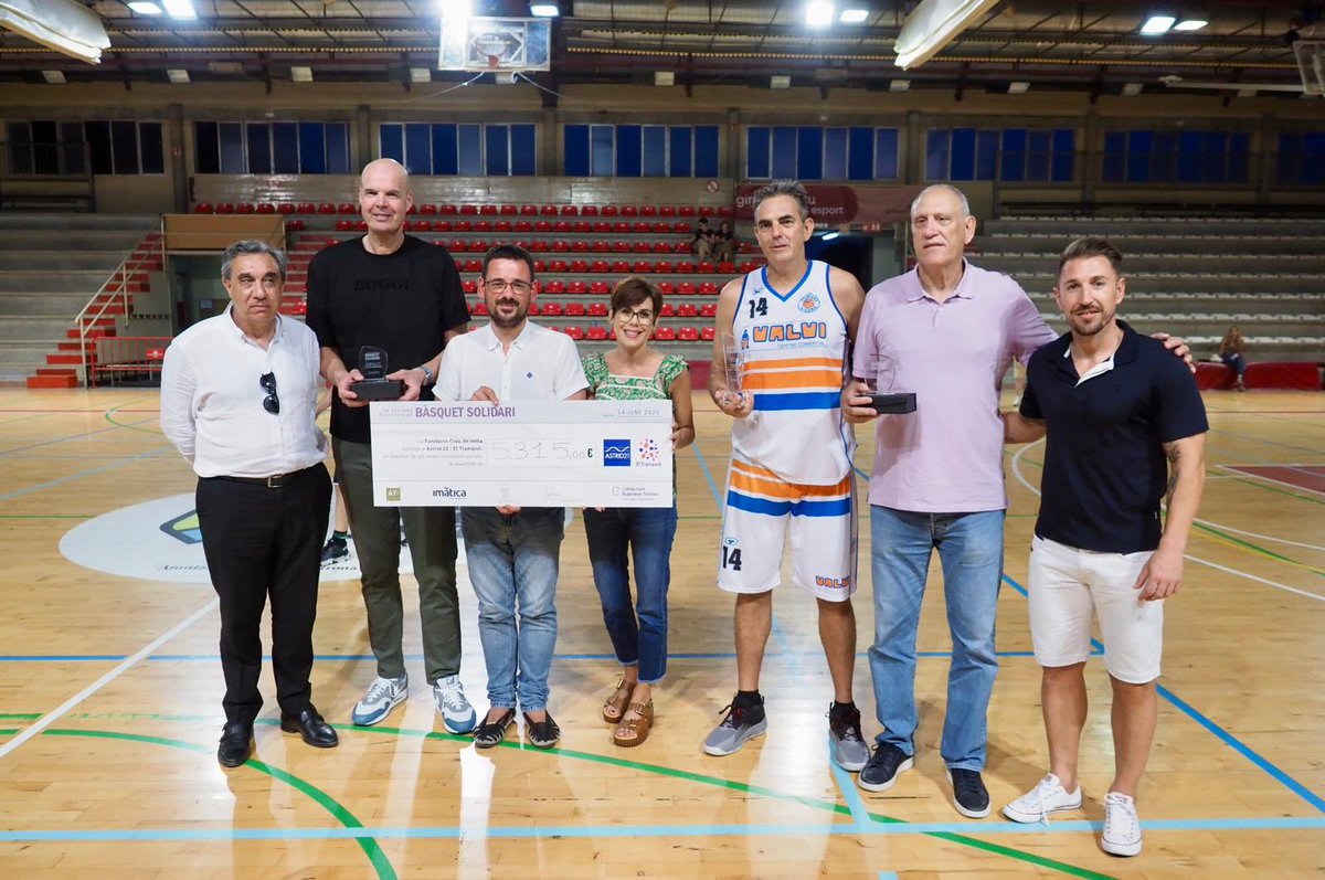 🏀Ahir el pavelló de Palau va ser l’escenari de la Primera Jornada Esportiva Solidària organitzada per la fundació Clau de Volta.

Gràcies a tots els participants i al públic que va permetre recaptar més de 5.000€ per a projectes d’inclusió social.