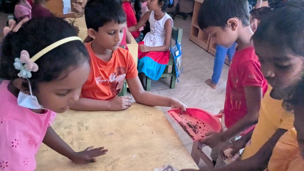 WithoutBorderSL's tweet photo. 🌱💧 It was a hands-on learning experience that inspired them to become future environmental stewards!

#WorldEnvironmentDay #EnvironmentalEducation #WBSL #IdeaLab #ProtectOurPlanet https://t.co/uRla5DxZNr