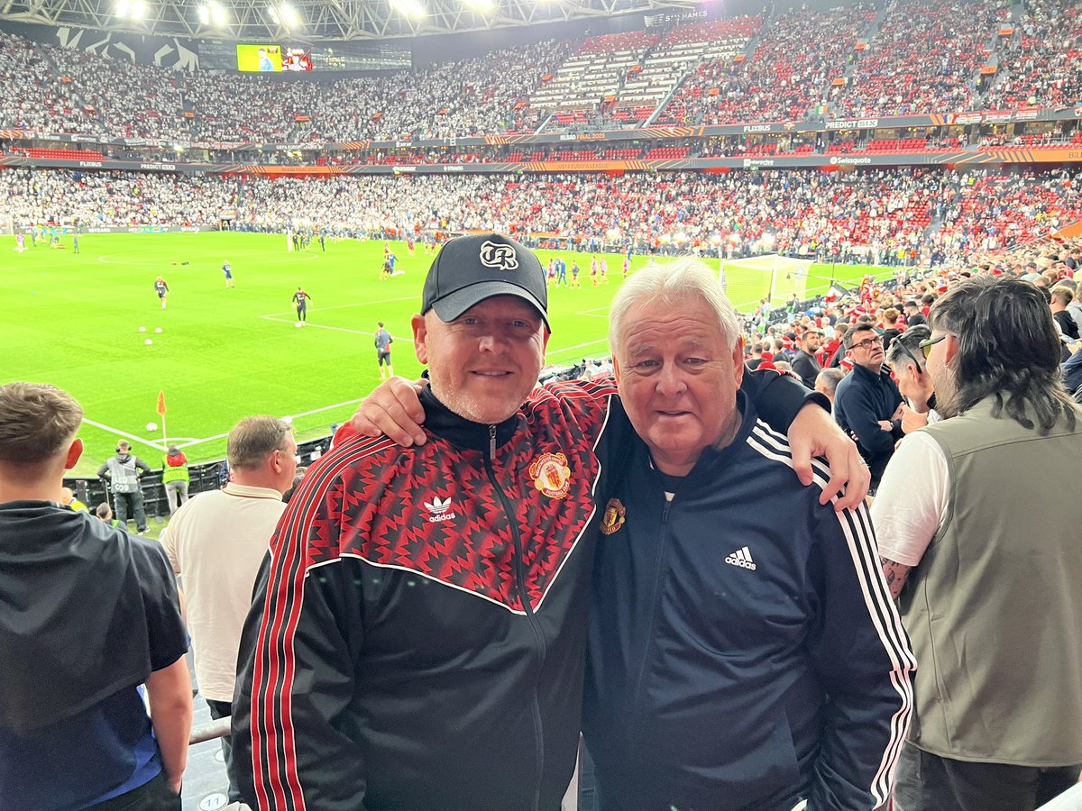 Happy Father’s Day to the main man, thanks for being  a Red and a lifetime of memories 🇾🇪 #MUFC