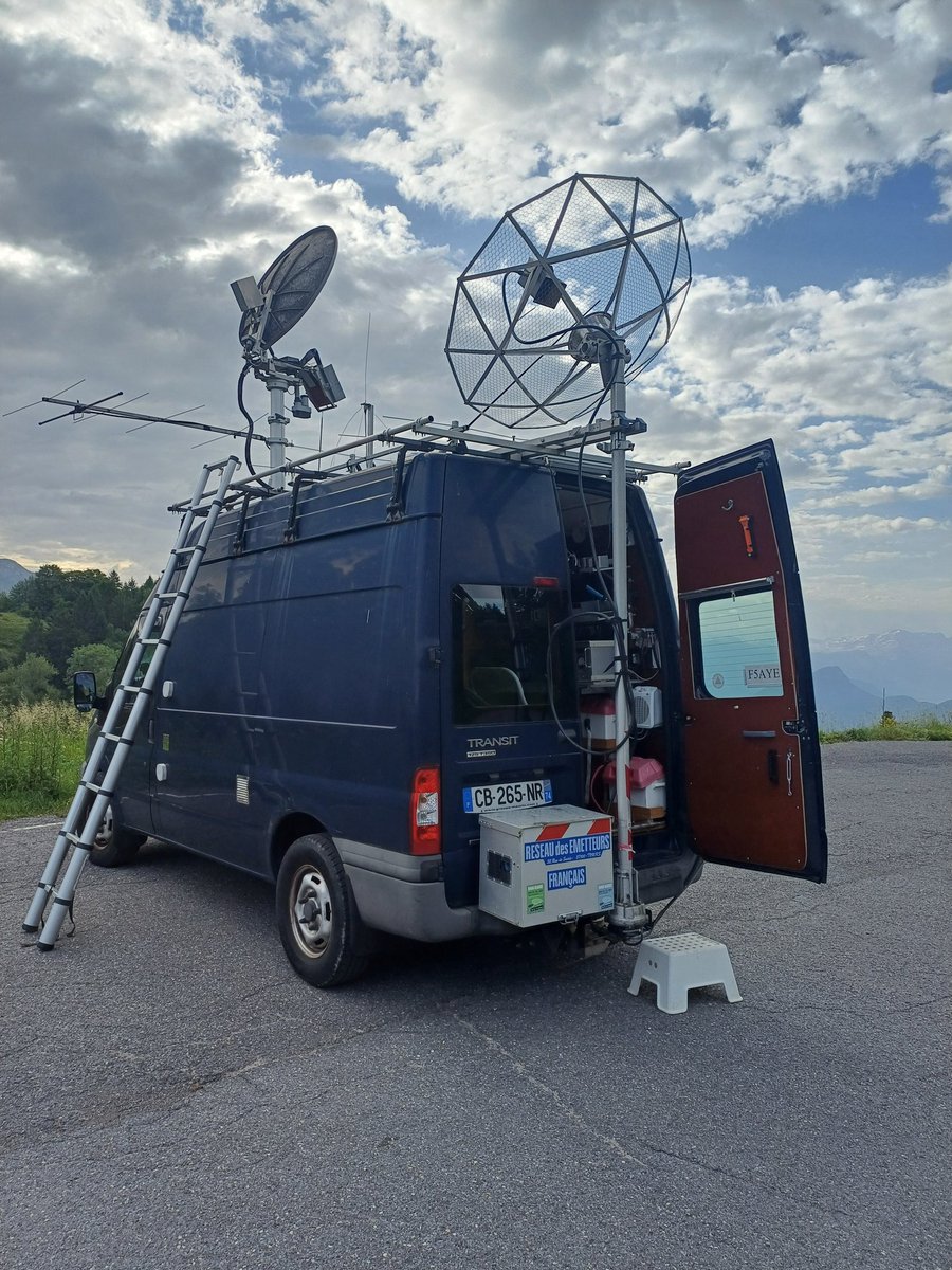 This morning bouncing 3 and 6 cm on the Mont Blanc but few participants, the portables stations are not actives due to the bad weather conditions around.
