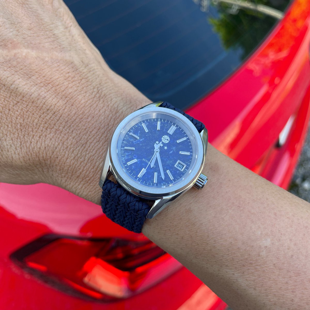 masaone_4103's tweet photo. 皆様、こんにちは🙋🏻♂️⌚️
奥様の車のコーディングも無事終わりましたので、昨日雨でスライドしたお買い物に珍しく奥様の車で八事フランテロゼ😗
休日は自作時計を愛でるキャンペーンにつき、相棒は自作ラピスラズリ時計にEULITのパーロンストラップ💙
#腕時計 #MOD #カスタムウォッチ #EULIT https://t.co/Rvf4IRKGrB
