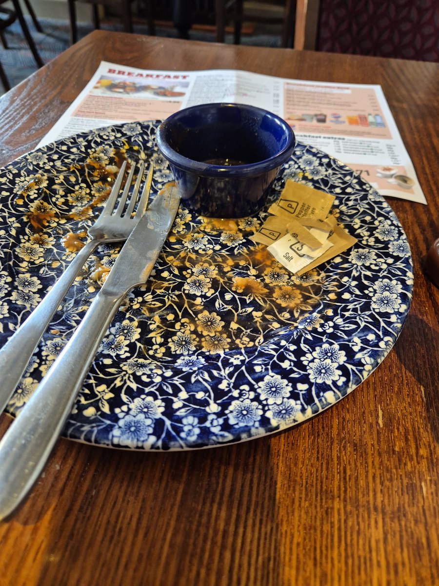 Quick breakfast and a cup of tea before the train home 
Not sure how i ended up in  Liverpool 🤞🏻