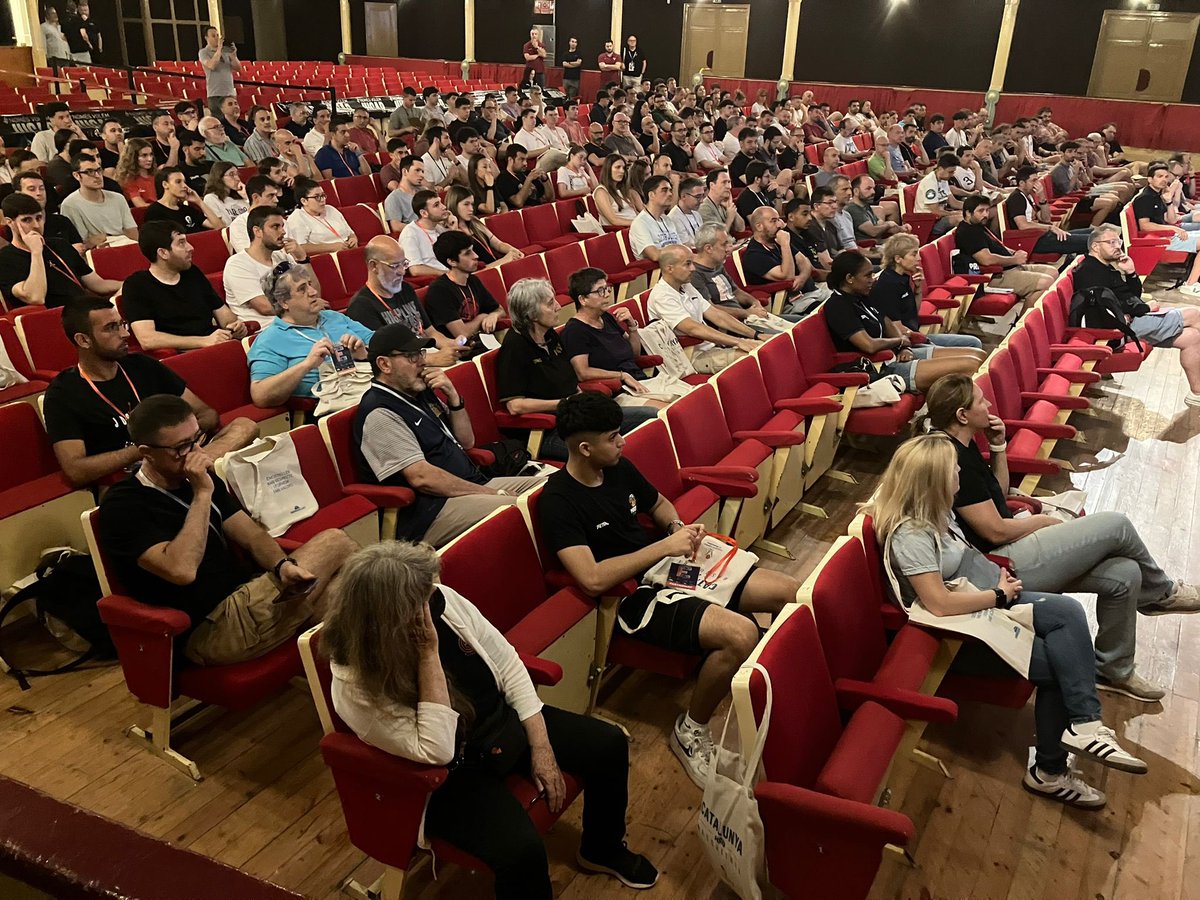 FCBQtecnic's tweet image. DIA DE L&apos;ENTRENADOR/A I 🏀 Vilafranca del Penedès viu l’arrencada de la 8a edició en un lloc històric com el @casalvilafranca  Comença amb el Clínic de Diego Ocampo, tècnic del @BasquetManresa 
#DiaEntrenadoraBQ
basquetcatala.cat/noticies/11340