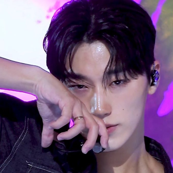 this is the kind of face you see in art museums