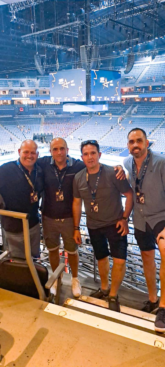 ✈️De Alicante a Colonia. 

🏆Nuestro cuerpo técnico no podía perderse la Final Four de la <a href="/ehfcl/">EHF Champions League</a>, la fiesta por excepción del balonmano, entre los 4 mejores equipos de Europa. 

😎Pero para 4 grandes, los de nuestro staff técnico. 

#HORNEOEónAlicante #VacacionesEON