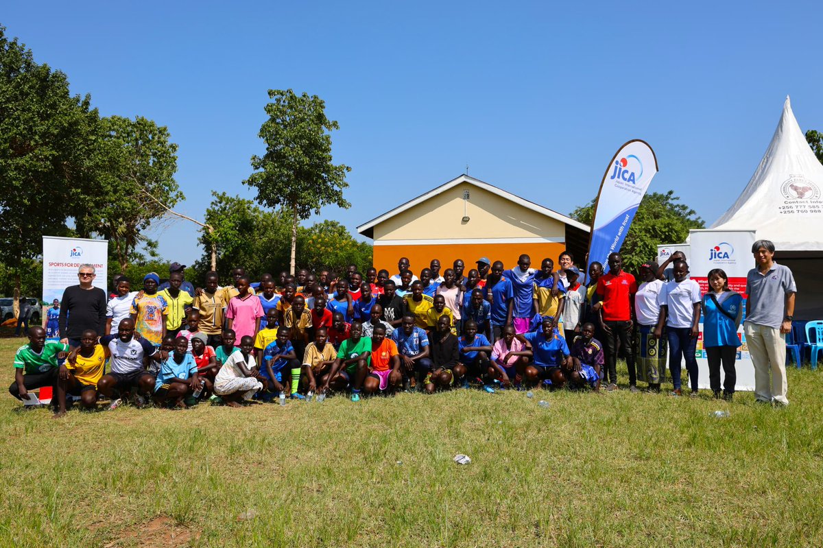 Refugees, host communities came together for a day of football and advocacy, during which, JICA's Chief Representative Mr. Inoue Yoichi highlighted ongoing projects in West Nile like Eco-PRiDe &amp; SUNReC, boosting self-reliance &amp; coexistence.
#WithRefugees #WRD2025