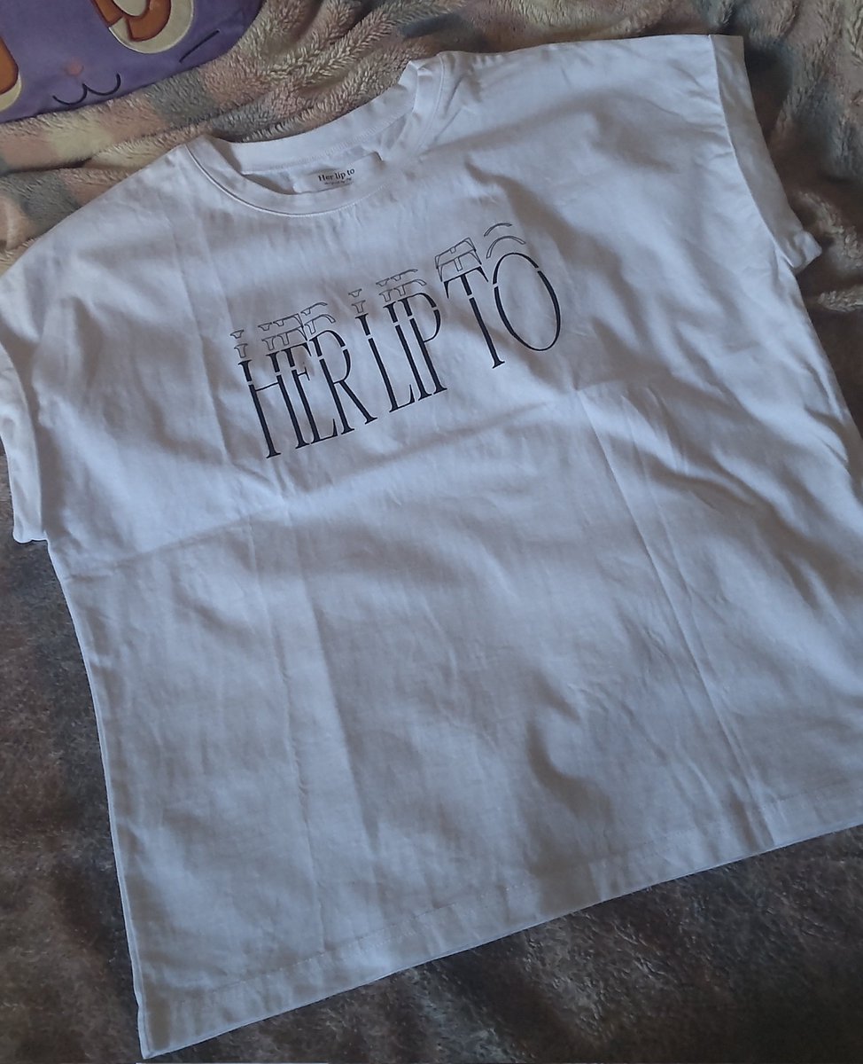 momoyuu0910's tweet photo. Her lip toのEssential French Sleeve Teeが届いた🩷
#Herlip
#herlipto https://t.co/Z9DYEUhXvd
