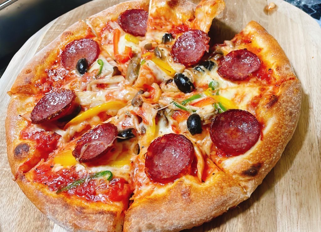 JpMrtv's tweet photo. お待たせしましたー✨️🍕
6月28（土曜）
夜21時からの
不定期Jピザルームの詳細です
初めてなので伝わり
ずらかったらすみません

協賛は1口1000円からピザが
当たるルーレットに参加可能✨️
出られないけど食べたい方
興味あるかたは
是非DMでお待ちしてます✨️🤤

ゲーム内ルールは
もうしばらくお待ちください！

チームは32チーム予定です
オーバーすること
あればある程度対応致します

Googleフォーム入力はこちら↓

https://t.co/8UjDqJT5qC

グーグルフォーム
リンク飛んで登録したら回答欄には〇をお願いします