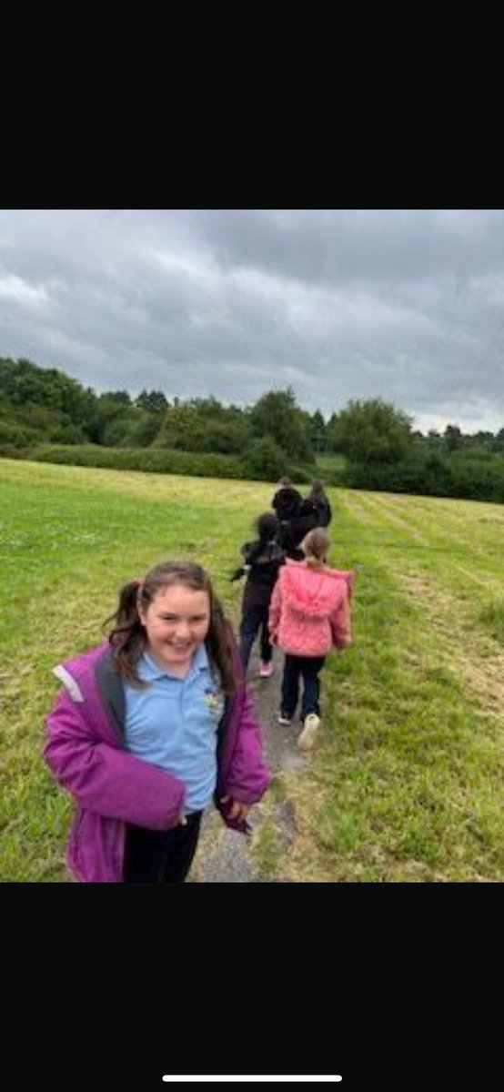 Daffodil Class did a Mindful Walk - Walk a Mile with a Smile 😀they walked while doing a mindful activity:
Find 5 things you can see 👀
Find 4 things you can touch 👋
Find 3 things you can hear 👂 
Find 2 things you can smell 👃 
Find 1 thing you can taste 👅