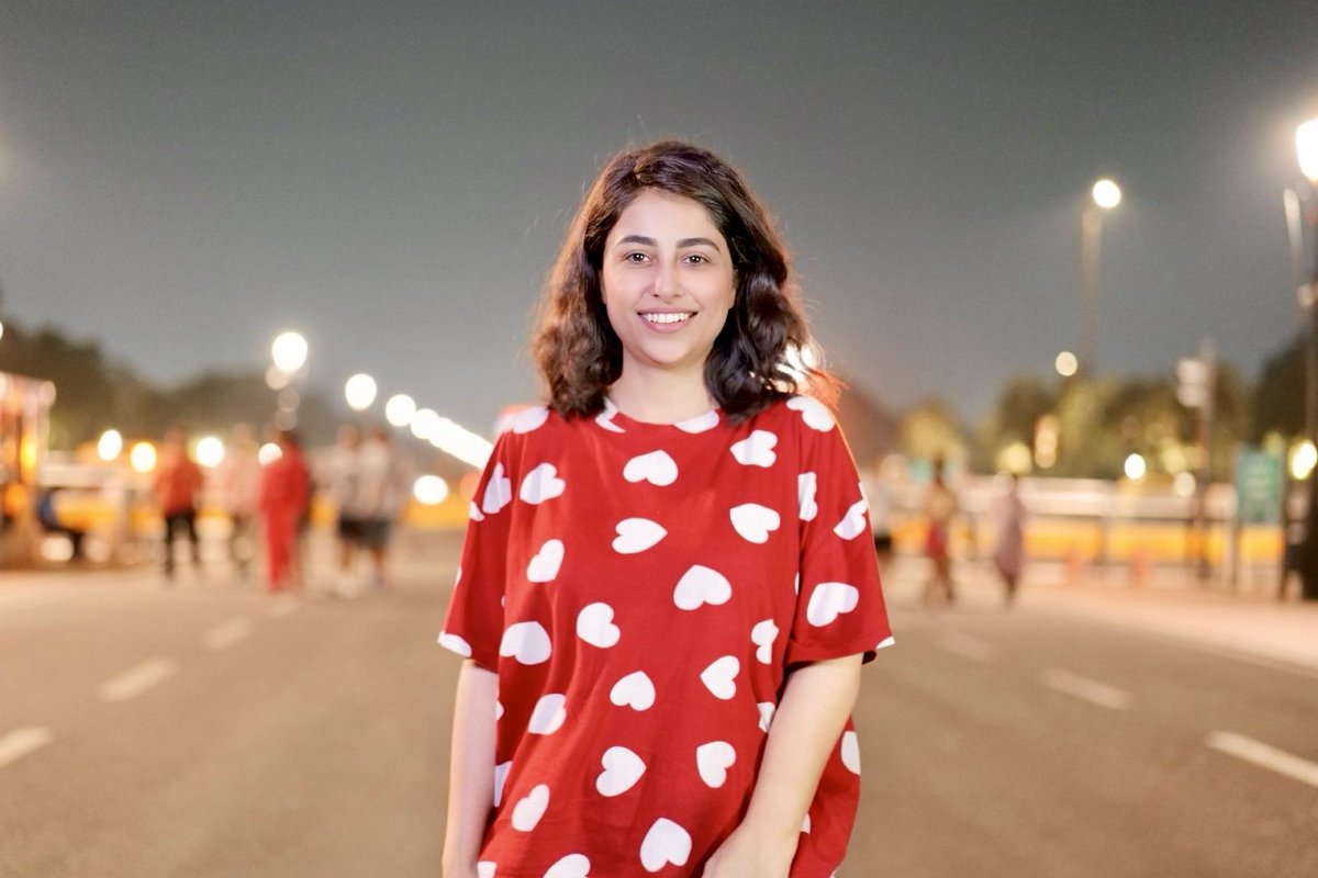 ShaliniKTiwari's tweet image. Only in Delhi can you slay in a night suit… with India Gate watching ❤️
