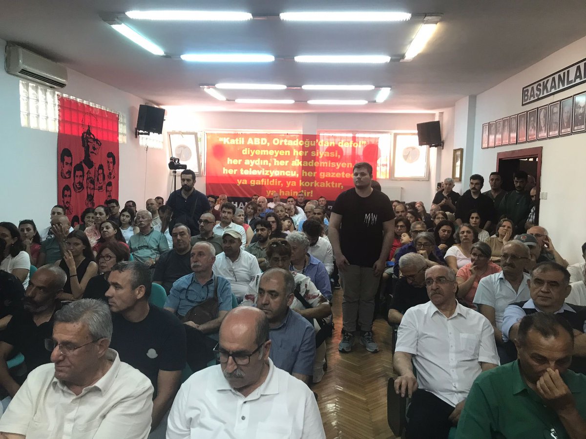 10 Eylül 1920’de kurulan Gerçek TKP’nin  
Yeniden Kuruluşu olan Partimizin 6. Olağan Genel Kurulu Ankara’da bulunan Türk Hukuk Kurumunda Enternasyonal Marşı eşliğinde coşkuyla başladı.