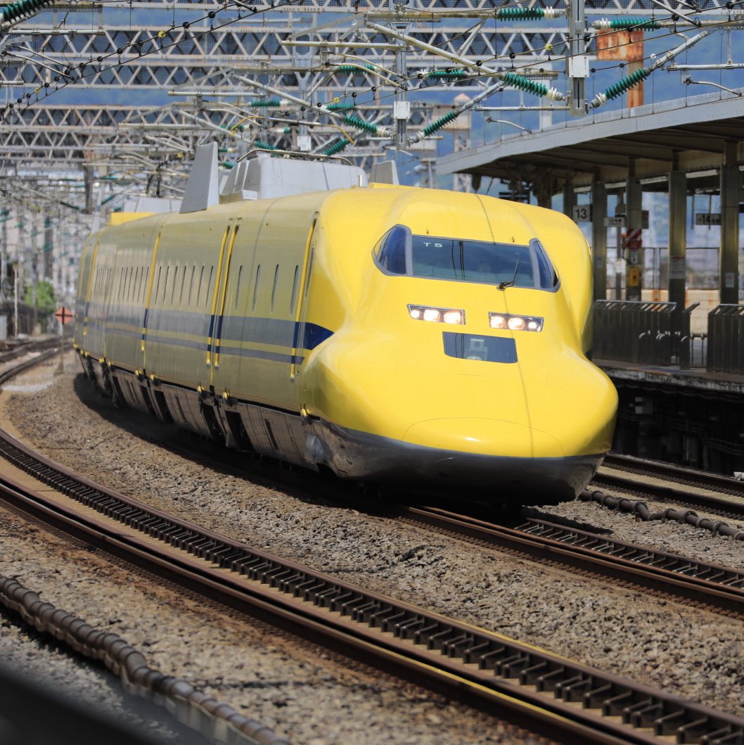 39ne_haiji's tweet photo. いつものホームで🚅 #ドクターイエロー #dryellow #T5 #確認走行下り #鉄道 #新幹線 #shinkansen #駅撮り #JR東海 https://t.co/LdguRBnlkp