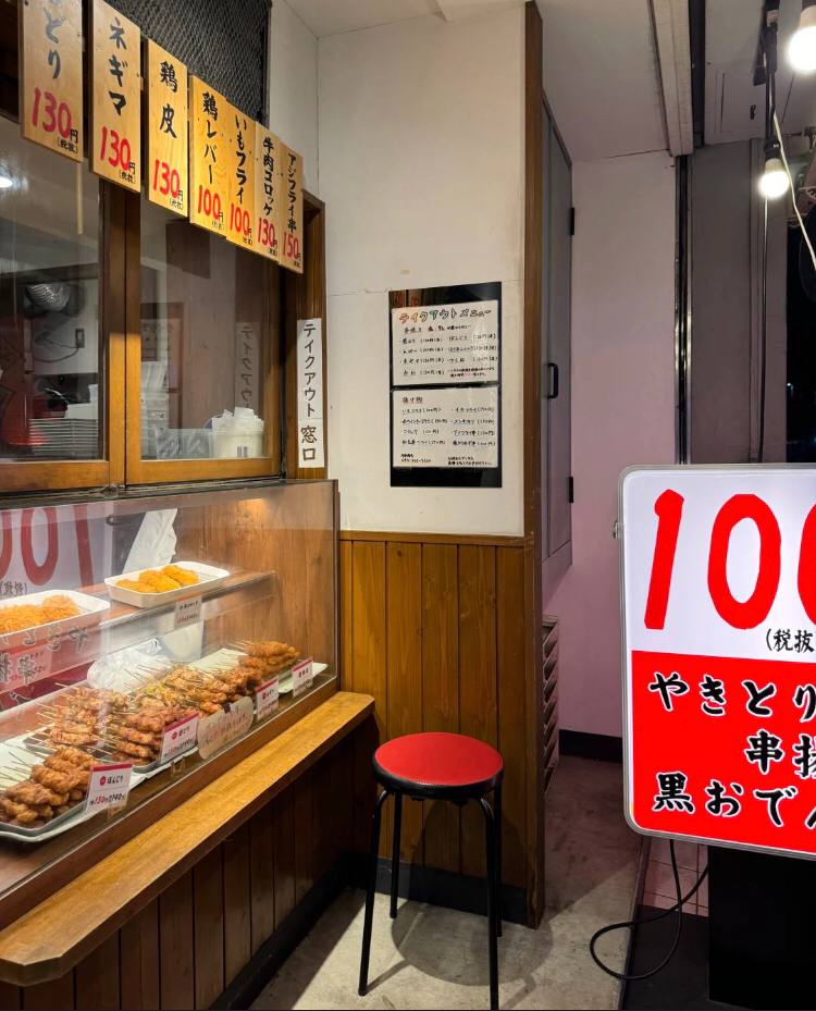 晴子さんに誘われて、一緒に美味しいものを楽しんでいますね😋