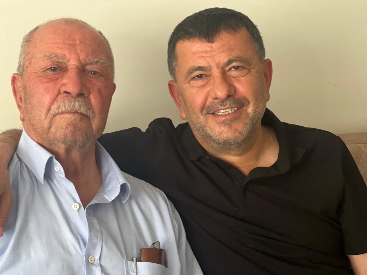 Hayatını evlatlarına adayan, sevgisini emeğiyle gösteren tüm babaların Babalar Günü’nü kutluyorum.

Geçim derdiyle mücadele eden, evladının yüzü gülsün diye direnen emekçi babalara saygıyla…

Başta kısa süre önce aramızdan ayrılan ailemizin koca çınarı babam olmak üzere, tüm