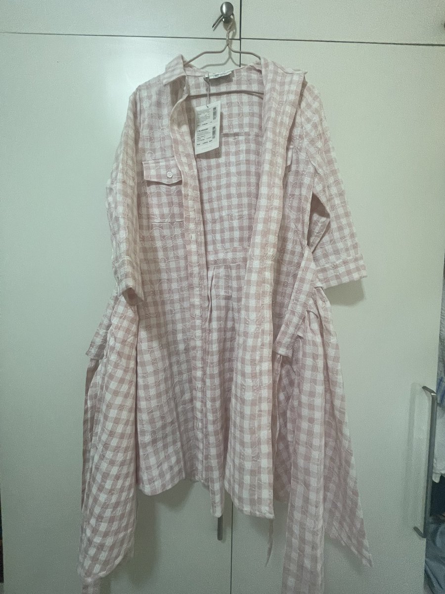 nataravee's tweet photo. Lyn around size s
ไม่เคยสักครั้ง ซื้อมาผิดไซส์ 😂
ส่งต่อ 300 บาท ค่าส่ง 50 บาทต่อบ้าน #ส่งต่อเสื้อผ้ามือสอง #เสื้อผ้ามือสอง #เสื้อผ้ามือสองสภาพดี #เสื้อผ้า #สายฝอ #โล๊ะตู้ #โล๊ะตู้เสื้อผ้า #โล๊ะเสื้อผ้า https://t.co/iA9day6jfL