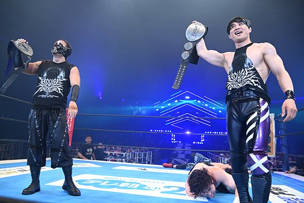 【6.15大阪城ホール大会・第4試合】

H.O.Tに衝撃加入のDOUKIが無法ファイトで大暴れ！

SHO＆DOUKIがIWGPジュニアタッグ王座を奪取……!!

★新日本プロレス・スマホサイトで詳報中！
njpw.co.jp/580256/

#njDOMINION