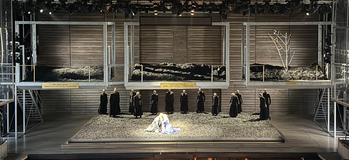 ‘Rodelinda’ @garsingtonopera Conductor Peter Whelan.  Director Ruth Knight.  
Designer @leslietravers. Lighting designer Ben Pickersgillz. Movements director / Assistant Director Rebecca Meltzer. #opera #theatre #Handel #garden