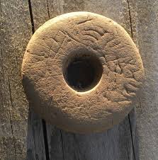 In the fields around Pulverbatch, it was quite common to find fairy grindlestun's (old spindle whorls), which fairies used to sharpen their knives. They were extremely lucky, and if you found a fairy knife, it promised the defeat of all of your foes. 

#Shropshire #Folklore