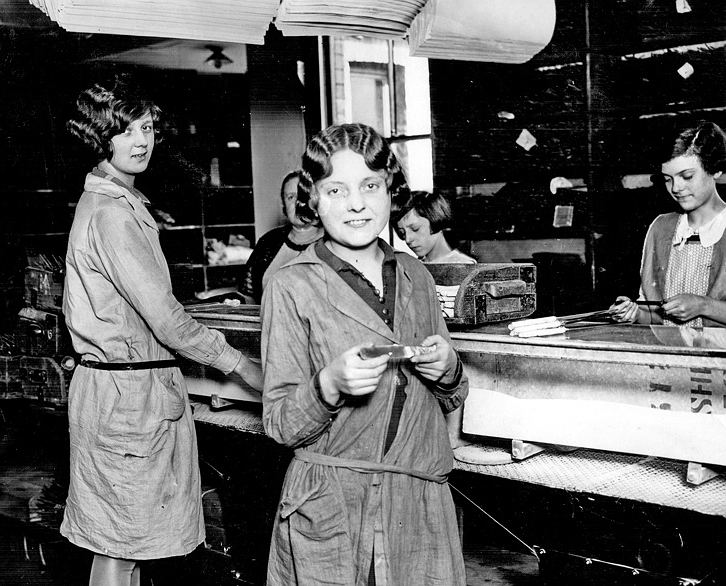 Girls packing cutlery at J.G. Graves Enterprise Works, Shoreham Street -  St. Mary's Road, Sheffield, around 1930
