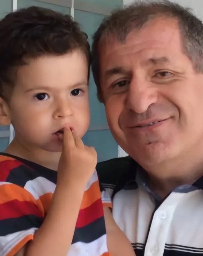 ibrahim kaan erten (@ierten) on Twitter photo Vatanına, Bayrağına, Atatürk'e, Türklük Onuruna Bağlı Evlatlar Yetiştiren Bütün Babaların Babalar Günü Kutlu Olsun. <a href="/umitozdag/">Ümit Özdağ</a> Vatanına, Bayrağına, Atatürk'e, Türklük Onuruna Bağlı Evlatlar Yetiştiren Bütün Babaların Babalar Günü Kutlu Olsun. <a href="/umitozdag/">Ümit Özdağ</a>