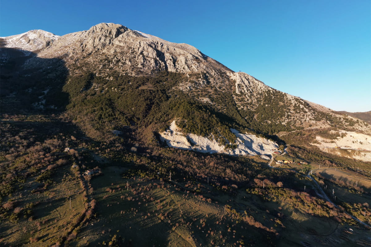 Il Monte Alpi prima del tramonto è un dipinto naturale.
Colori caldi, silenzio sospeso, meraviglia pura.

Per altre foto e per approfondire 👇
isentieridelpollino.it/itinerari-escu…

#MonteAlpi #Tramonto #NatureBeauty #Montagna #GoldenHour