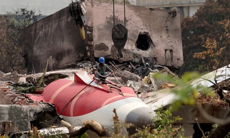 PrajapatiAk7's tweet photo. On June 12, 2025, Air India Flight 171, a Boeing 787-8 Dreamliner bound for London Gatwick, tragically crashed shortly after takeoff from Ahmedabad's Sardar Vallabhbhai Patel International Airport. 
Full Emotional Tribute 😢 🙏🏻🙏🏻
#planecrashahmedabad #Trending https://t.co/w7AIYmt51e