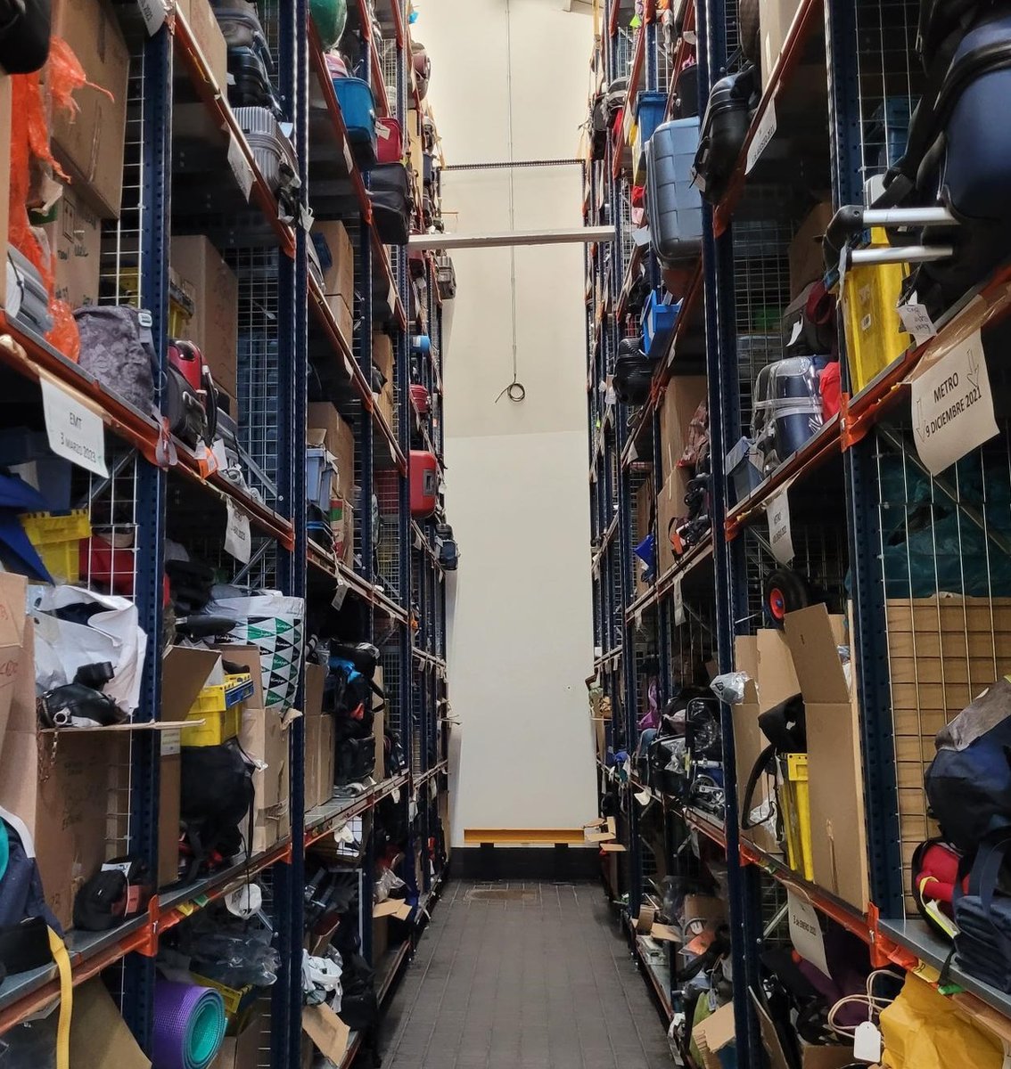 📢Relación genérica de objetos depositados a lo largo del mes de mayo en la Oficina de Objetos Perdidos del Ayuntamiento de Madrid

👉Más información: 
informate.madrid.es/mzsgt29