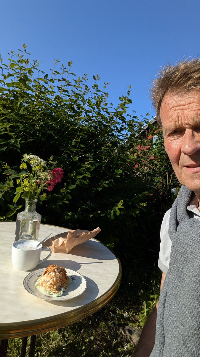 JohnKStreet1's tweet photo. En god morgentur i terrænet 🌿🌳🌞 skulle også lige brænde nogle kalorier af fra i går 🫣 kaffe, kager mv.😁 #Folkemoedet #Allinge #Bornholm #TWrunDK #run #running #runninglives https://t.co/Xm77GrAors