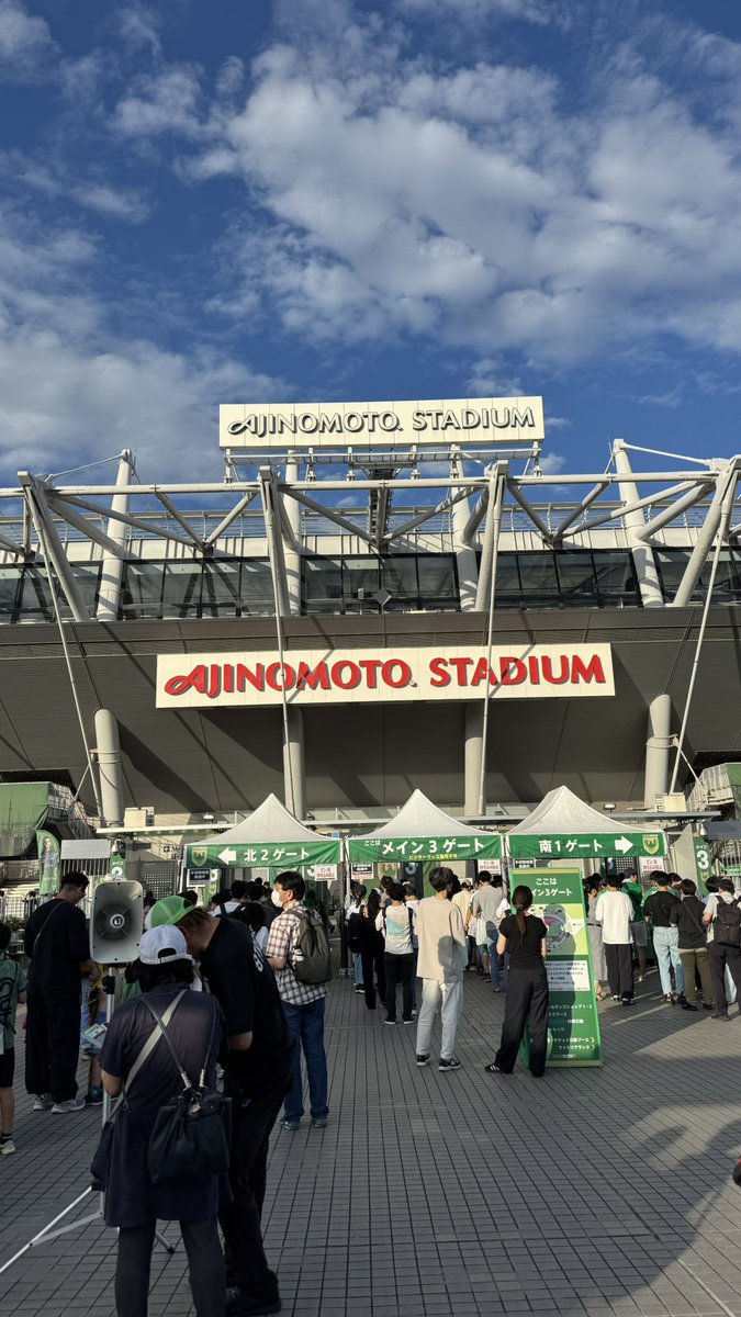 Xephi_seagulls's tweet image. 招待券を頂いたので初Jリーグ観戦！
ゴール裏近いので応援の迫力が凄い！