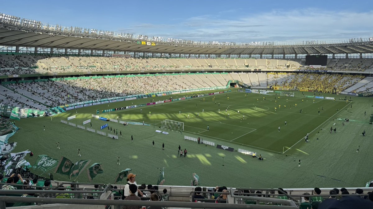 Xephi_seagulls's tweet image. 招待券を頂いたので初Jリーグ観戦！
ゴール裏近いので応援の迫力が凄い！