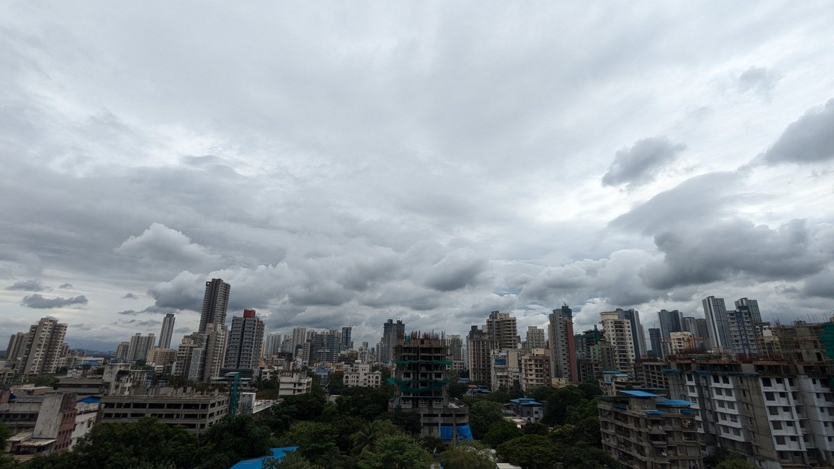 Deep_2403's tweet photo. All setting up ...🌬️☁️☁️🌧️🌧️

#MumbaiRains
#Mumbai 
#Mulund https://t.co/3wbkJicCSO