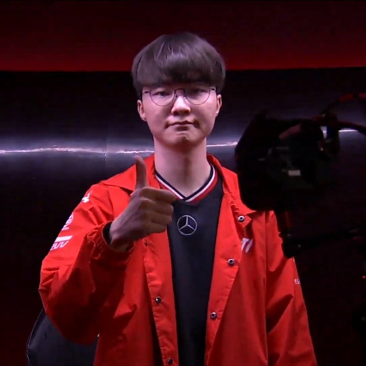whppd1's tweet photo. doran, oner, gumayusi, and keria with their celebration 

and then there's faker... 👍🙂 https://t.co/b3uw7SSdBh