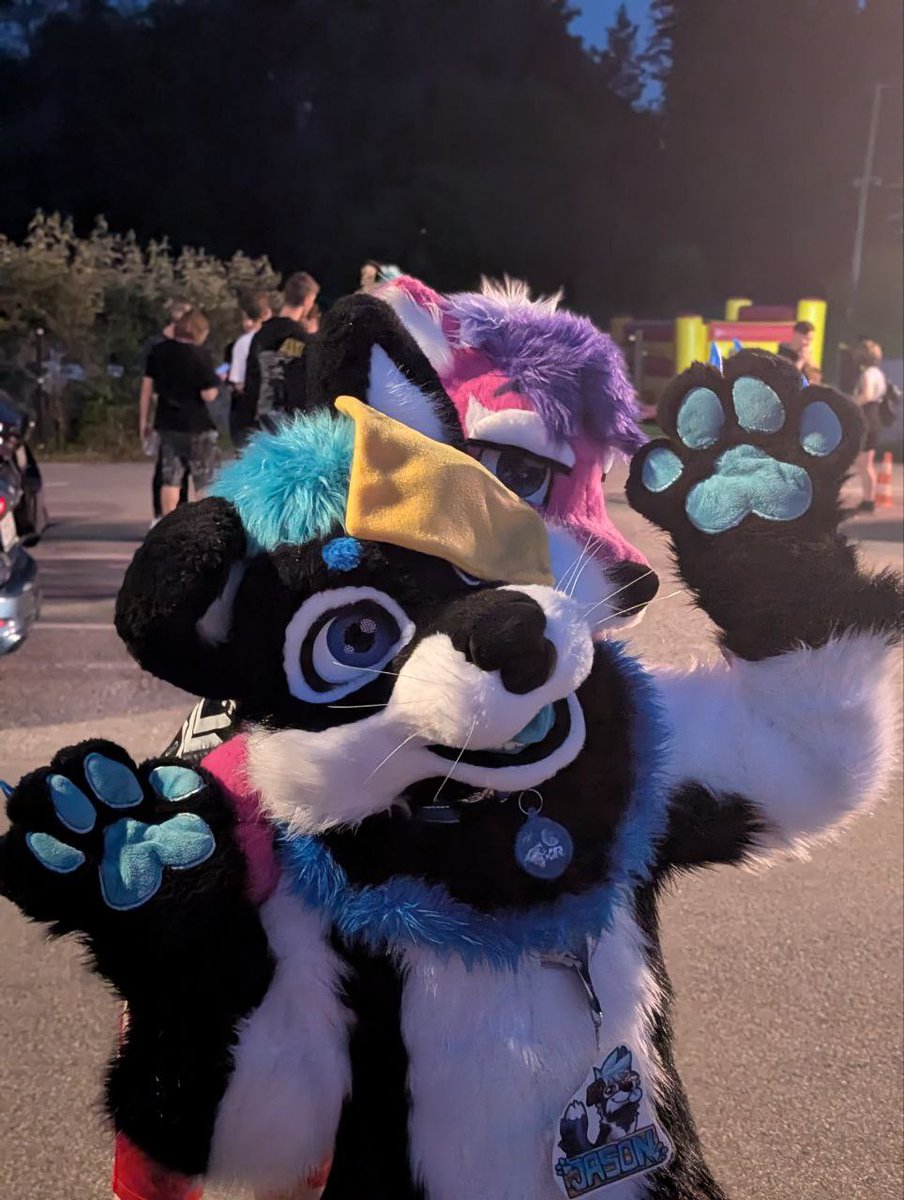 I got cheeeesed #linzerstammtisch #FursuitEveryday #fursuit #furry