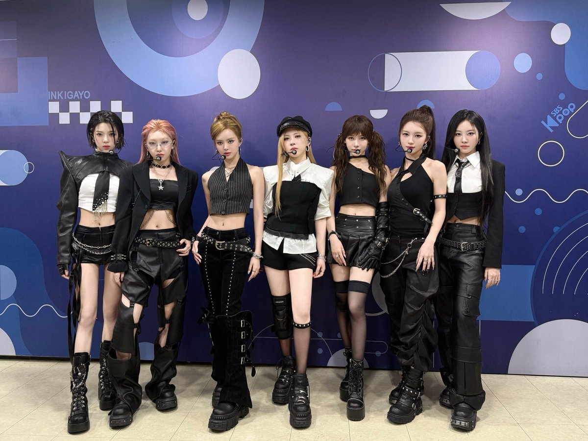 RED__SSS's tweet photo. Our overseas stage journey this week was fulfilling and joyful—each day brought fresh and exciting experiences.
On these brand-new stages, the seven of us grew together, building even stronger synergy with every performance.

Seeing our 小红包s moved us deeply. Whether you were there in person or cheering us on from afar, it’s your support that gives us the strength to keep going.

We’ll treasure this heartfelt love and carry it with us as we bring our passion to more stages around the world.
Please continue to look forward to R.E.D in the days to come! ❤️‍🔥

#RED #R_E_D
#DIAMONDS #RED_DIAMONDS