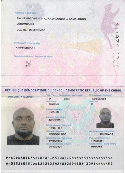 Donc M'ZEE LAURENT DÉSIRÉ KABILA avait engrosser la mère de cet imposteur en 1982 par Bluetooth ou par satellite ? M'ZEE, dans le maquis à l'Est, sa mère à Kinshasa, AZUI ZEMI. Blague de mauvais goût.