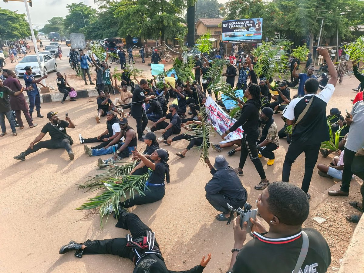 iverenantiev's tweet photo. BENUE BLEEDS! THEY ARE KILLING MY PEOPLE! WE NEED HELP!
@instablog9ja 
@Mazitundeeednut 
@GossipMillNaija 
@PulseNigeria247 
@lindaikeji https://t.co/NOxpWUBzrV