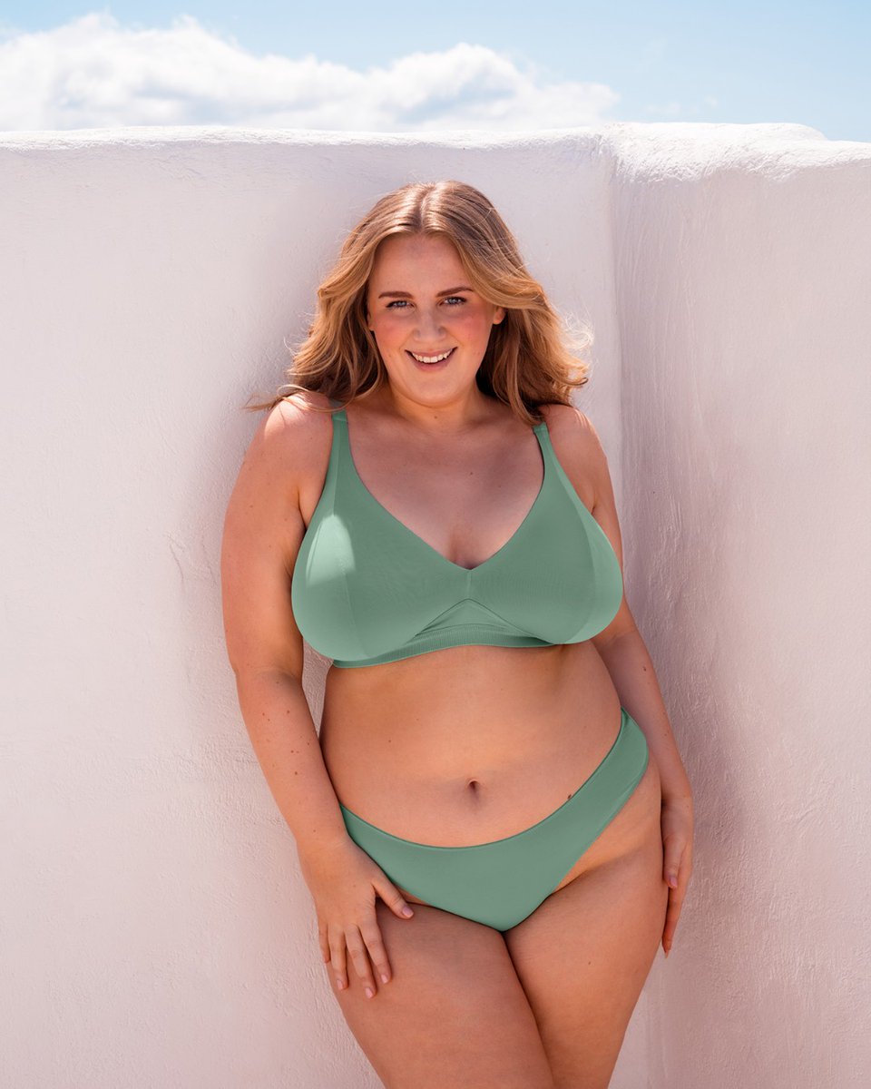 curvykate's tweet photo. A chilled Sunday with Zen 🍵
Zen is our brand new nonweird bralette, the butter soft material offers the same support without the wires. 

 https://t.co/3f6GzIqojT https://t.co/ClMQeVHrDD