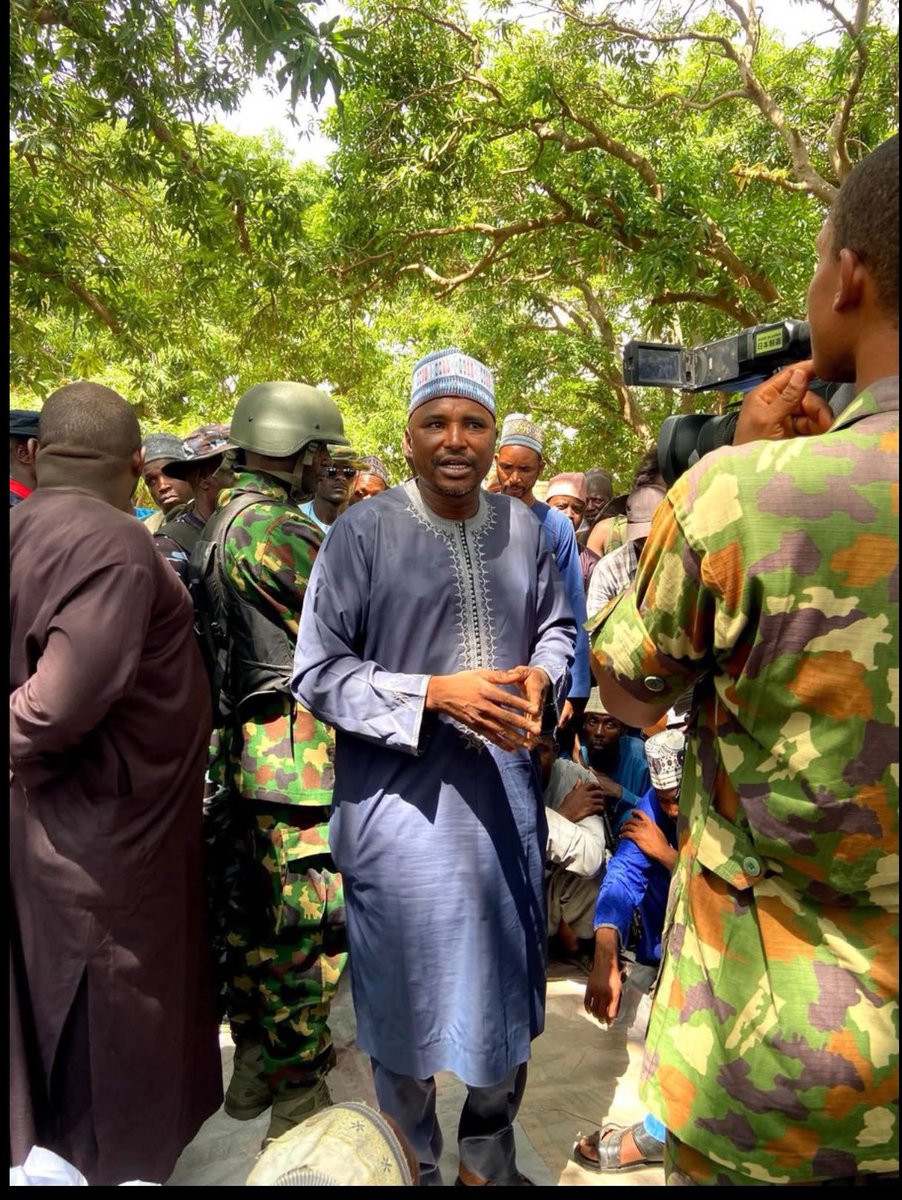 Adetutu Balogun, MBA (@tutsy22) on Twitter photo Ado Aleru, who is wanted, was seen giving a speech in the presence of Military men…. tomorrow he will again attack innocent communities. The person recording his speech is wearing <a href="/HQNigerianArmy/">Nigerian Army</a> uniform!
When <a href="/Bellomatawalle1/">Dr. Bello Matawalle</a> was governor of Zamfara (who is also the current Ado Aleru, who is wanted, was seen giving a speech in the presence of Military men…. tomorrow he will again attack innocent communities. The person recording his speech is wearing <a href="/HQNigerianArmy/">Nigerian Army</a> uniform!
When <a href="/Bellomatawalle1/">Dr. Bello Matawalle</a> was governor of Zamfara (who is also the current