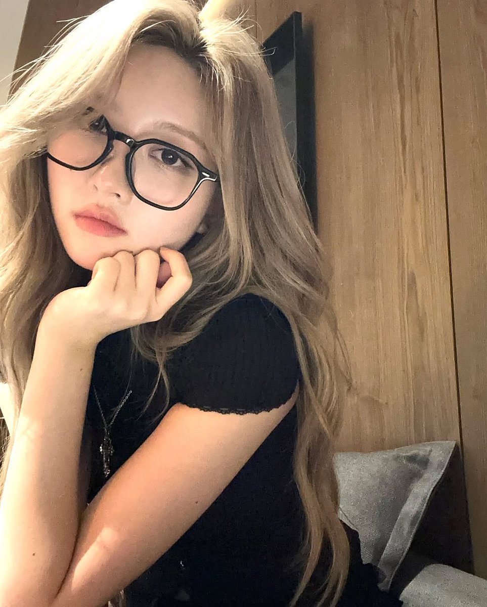 autumnjiwon's tweet photo. AND WE GOT IT https://t.co/WlXMwtxo3p