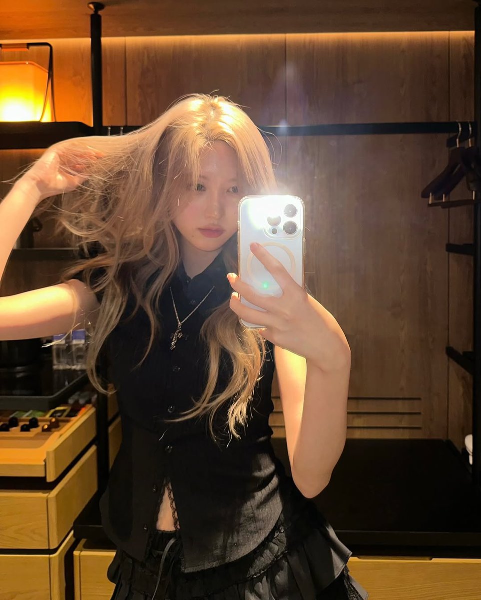 autumnjiwon's tweet photo. AND WE GOT IT https://t.co/WlXMwtxo3p