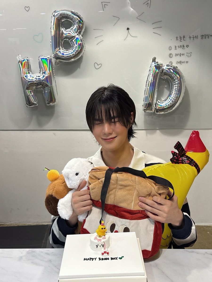 ASC2NT_OFFICIAL's tweet photo. [📷_ #레온] HAPPY REON DAY🌸

오리와 함께한 레온이 생일💚

#어센트 #ASC2NT #アセント
#REON #レオン
#HAPPY_REON_DAY https://t.co/t6XPjGGMR6