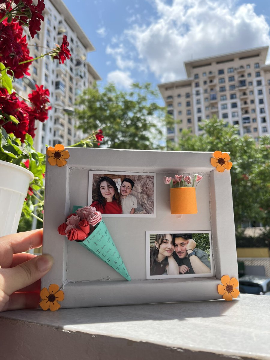 Onurbtrr2's tweet photo. Bu çiçekler sana,
Sen de bana…🫶🏻 
Doğum günün kutlu olsun çiçek @Dnzzygt 🌼 https://t.co/aFqa3wGMwk