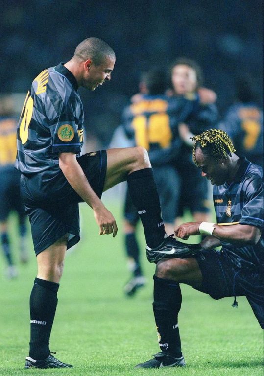 RetrOGFootball's tweet photo. Inter Milan '97-'98 third 🐍💥
#intermilan #intershirt #intermilanshirt #internazionale #interjersey #vintagefootballshirt #classicfootballshirt #retrofootballshirt #90sfootball #umbrofootball #umbroshirt #ronaldo9 #ronaldonazario #ilfenomeno #retroriginalfootball #seriealegend https://t.co/caCmw1jrNf