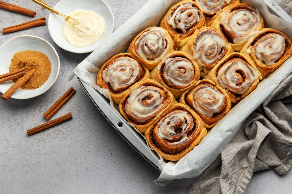 Treat Dad to a sweet start this Father's Day with homemade cinnamon rolls! Soft, fluffy, and topped with cream cheese frosting, they're the perfect way to show your appreciation.

👉 spar.co.uk/recipes/catego…

#FathersDay #GetBaking
