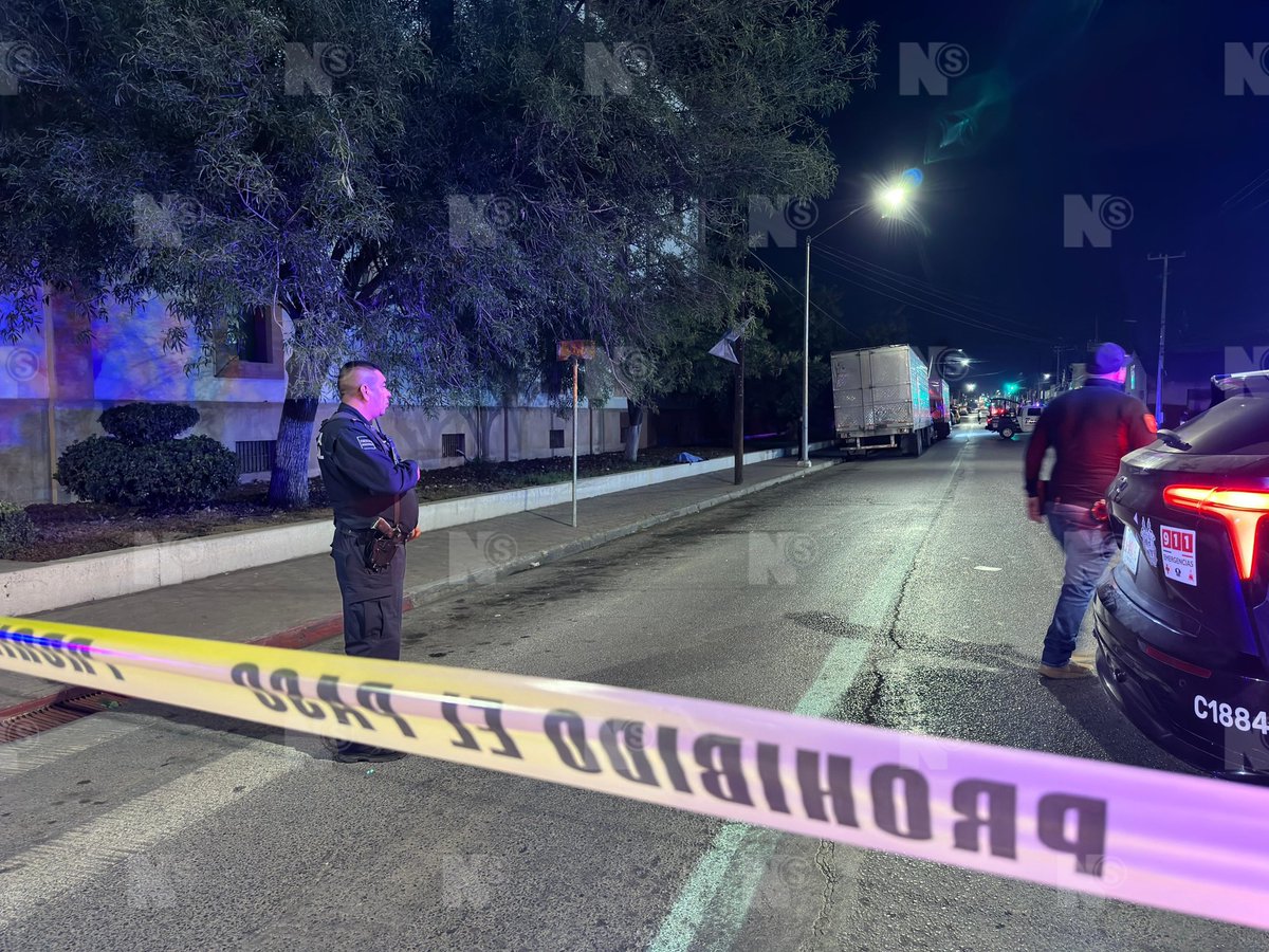 Un hombre de aspecto indigente perdió la vida en la jardinera de un banco ubicado en la Av Presidente Cárdenas y Obregón, en la Zona Centro de #Saltillo. 

Tras el reporte al 911 de una persona inconsciente, al lugar arribaron policías municipales, y también llegaron paramédicos