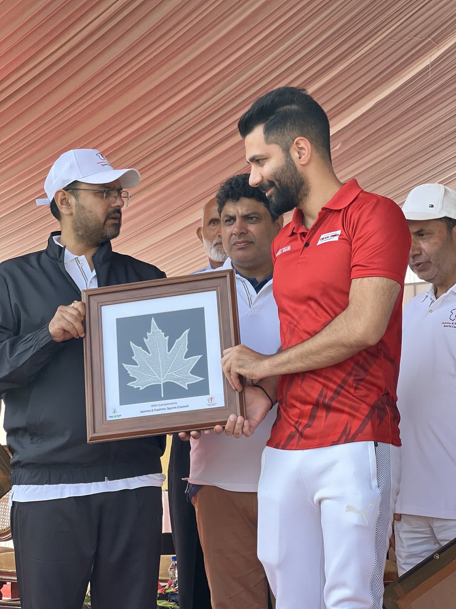 SaadatSogami's tweet photo. Grateful to Hon’ble Minister @satishsharmajnk for inviting me &amp; @TeamRed_NGO members to Pedal for Peace — a @JKSportsCouncil initiative promoting unity &amp; wellness. 
Honoured to share the stage with esteemed leaders &amp; officials. 🚴‍♂️🕊️ 

#Cyclothon #TeamRed #JK #Sports #Youth https://t.co/txCsxGsBWl