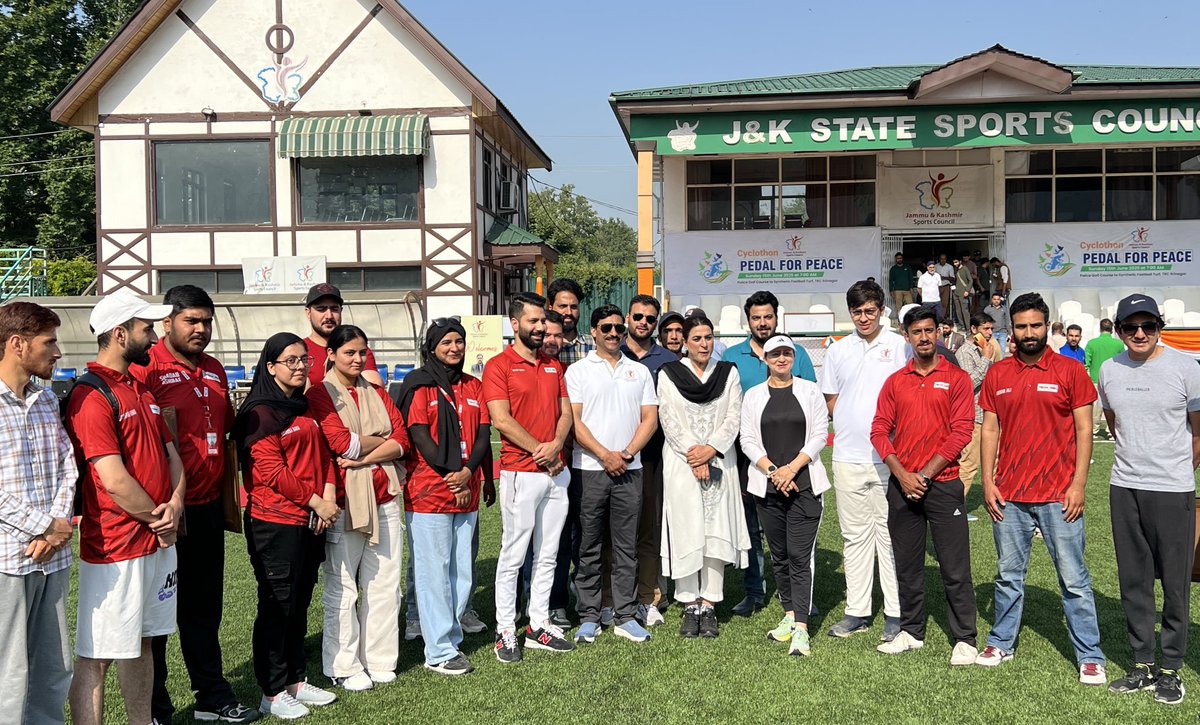 SaadatSogami's tweet photo. Grateful to Hon’ble Minister @satishsharmajnk for inviting me &amp; @TeamRed_NGO members to Pedal for Peace — a @JKSportsCouncil initiative promoting unity &amp; wellness. 
Honoured to share the stage with esteemed leaders &amp; officials. 🚴‍♂️🕊️ 

#Cyclothon #TeamRed #JK #Sports #Youth https://t.co/txCsxGsBWl